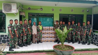 Wujud Kepedulian Pimpinan, Danramil 1602 Sindang Melaksanakan Pembagian Bingkisan Hari Raya Idul Fitri 1446 H