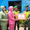 Pengurus Persit KCK XXVII Indramayu Bersama Ketua Bhayangkari Polres Indramayu Mengecek Personil Pos PAM Terpadu Timbangan Losarang