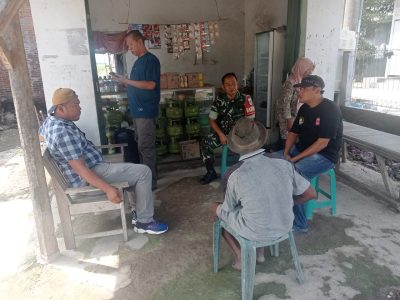 Himbau Warga Tingkatkan Peran Aktif Masyarakat, Personil Koramil 1601/Indramayu Komsos Dengan Masyarakat