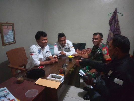 Babinsa Koramil 1604/Jatibarang Melaksanakan Komsos Bersama Masyarakat Desa Lohbener