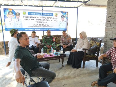 Babinsa Koramil 1609 Juntinyuat Melaksanakan Komsos Bersama  Kepala Desa Dan Babinkamtibnas