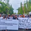 Tuntut Kuwu Desa Majakerta Mundur, Masyarakat Menggelar Aksi Demo di Depan Pendopo