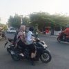 Rutinitas Pagi Hari, Personil Koramil 1609 Juntinyuat Bantu Masyarakat Dan Anak Sekolah Menyebrang Jalan