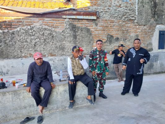 Lestarikan Budaya Lokal, Serma H.Mustopik Menghadiri Do'a Bersama Di Acara Unjungan Buyut Drowak Desa Kenanga
