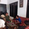 Babinsa Koramil 1602 Sindang Koptu Yudha Afriyanto Komsos Bersama Perangkat Desa Panyingkiran Lor