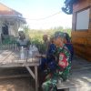 Babinsa Koramil 1611 Losarang Komsos Bersama Petani Garam Desa Cemara Kulon