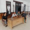 Babinsa Koramil 1611 Losarang Komsos Bersama Para Tokoh Masyarakat Desa Krimun