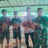 Pemberian Bantuan Ayam Petelur dalam Program TMMD ke-126 di Desa Longok