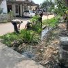 Berikan Manfaat Nyata Bagi Warga Masyarakat, Satgas TMMD ke-126 Laksanakan Pembersihan Sektor TPT di Desa Longok