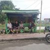 Babinsa Koramil 1608 Karangampel Komsos Dengan Warga Blok Underan RT 06 Rw 03 Desa Pringgacala