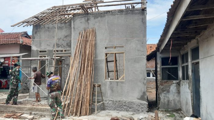 Anggota Satgas TMMD ke-126 Lanjutkan Pengerjaan Rutilahu Anggota Satgas TMMD ke-126 Lanjutkan Pengerjaan Rutilahu