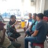 Babinsa Koramil 1608 Karangampel Melaksanakan Komsos Bersama Warga Desa Benda Kecamatan Karangampel