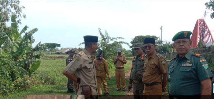 Danramil 1602 Sindang Bersama Forkopimcam Monitoring Wilayah Terdampak Banjir Desa Terusan Danramil 1602 Sindang Bersama Forkopimcam Monitoring Wilayah Terdampak Banjir Desa Terusan