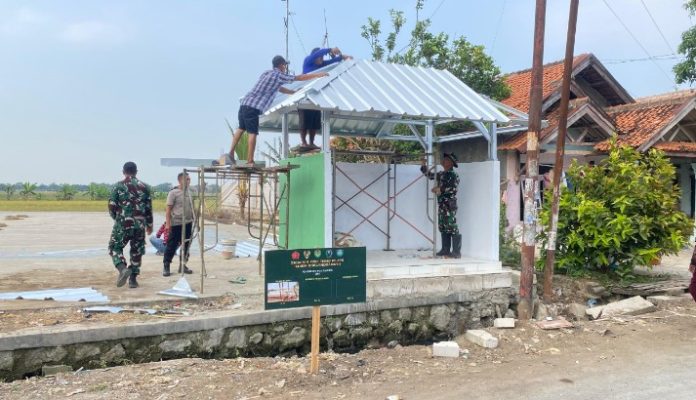 Satgas TMMD Ke-126 Lanjutkan Pembangunan Poskamling, Progres Capai 50 Persen