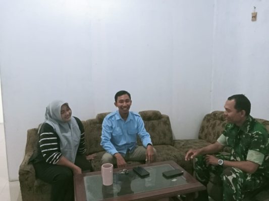 Tingkatkan Kemanunggalan TNI, Babinsa Koramil 1602 Sindang Melaksanakan Komsos Dengan Pengurus SPPG