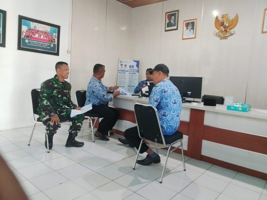 Babinsa Koramil 1603 Lohbener Melaksanakan Komsos Bersama Masyarakat Desa Lohbener