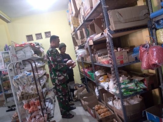 Cegah Lonjakan Harga, Babai sa Koramil 1603 Lohbener Monitoring Pemantauan Harga Kebutuhan Bahan Pokok