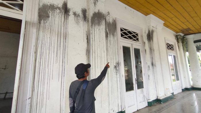 Bangunan Cagar Budaya ' GEDONG DUWUR Rusak Oleh Vandalisme Aktivitas Pembuatan Film