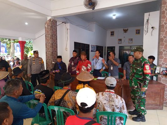 Koptu Yudha Afriyanto Koramil 1602 Sindang Laksanakan Pengamanan Pengundian Nomor Urut Calon Kuwu