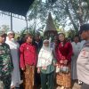 Koramil 1611 Losarang Laksanakan Pengamanan Arak-Arakan Adat Sedekah Bumi Buyut “Tuan Segara” Desa Santing
