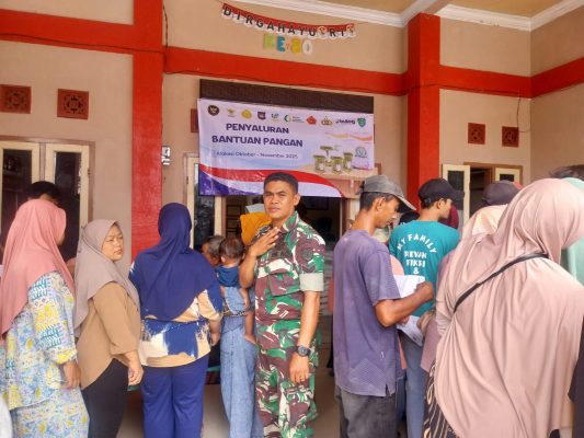 Koramil 1602 Sindang Monitoring Penyaluran Bantuan Pangan Alokasi Oktober - November Desa Rambatan Wetan