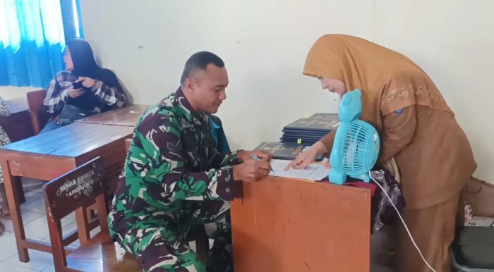 Koramil 1602 Sindang Laksanakan Gerakan Ayah mengambil Raport Anak Ke Sekolah