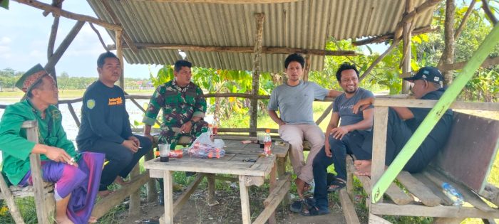 Tingkatkan Silaturahmi, Koramil 1603 Lohbener Laksanakan Komsos Dengan Masyarakat Desa Legok