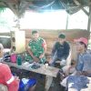 Serda Soleh Anggota Koramil 1605/Sukagumiwang Laksanakan Komsos Bersama Masyarakat Desa Gedangan