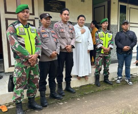 Koramil 1602 Sindang Laksanakan PAM, Peringatan Kebaktian Rutin Gereja Keluarga Kudus Desa Totoran