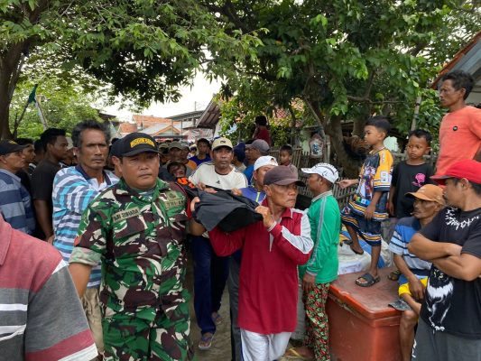 Akhirnya Korban Hilang Di Laut Dadap Telah Di Temukan, Babinsa Koramil 1609 Juntinyuat Bantu Evakuasi