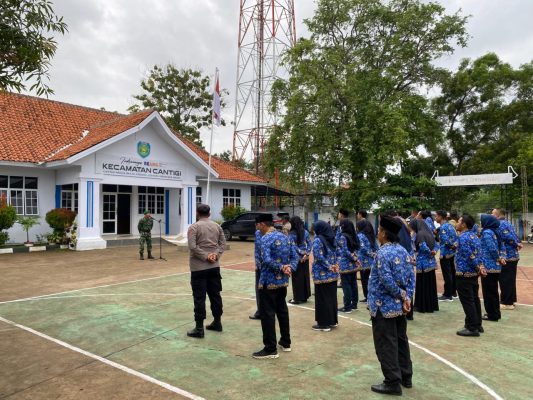 Koramil 1602 Sindang Bersama Forkooimcam Cantigi Laksanakan Apel Gabungan Tingkat Kecamatan