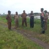 Danramil 1608 Krangampel Bersama Kuwu Lakukan Peninjauan Lahan Pembuatan Bangunan KDMP