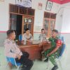 Serka Budiarto Anggota Koramil 1604/Jatibarang Komsos Bersama Kuwu Dan Bhabinkamtibmas Desa Pawidean