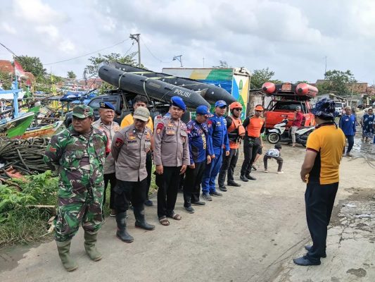 Petugas Gabungan Laksanakan Apel Pencarian Orang Hilang Di Muara Kamal Dadap