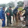 Koramil 1602 Sindang Bersama Forkooimcam Pasekan Gelar Pembersihan Sampah Di Sungai