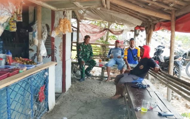 TNI Selalu Ada Untuk Rakyat, Babinsa Koramil 1611 Losarang Himbau Masyarakat Lapor Cepat Babinsa