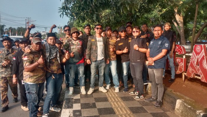 Ormas GRIB JAYA Kabupaten Indramayu Menggelar Berbagi Ratusan Ta'jil di Bulan Ramadhan 1447 H