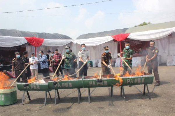 KASDIM 0616/INDRAMAYU HADIRI PEMUSNAHAN BARANG BUKTI DI RUPBASAN