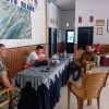 Dukung Program Pemerintah, Anggota Koramil 1601 Indramayu Komsos Bersama Pemdes Desa Tambak