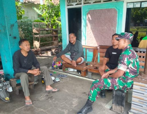 Koramil 1605 Sukagumiwang Komsos Dengan Masyarakat Dan Petugas Pendamping Dinas Sosial